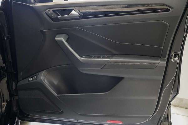 2025 Volkswagen T-Roc 140TSI R-Line D11