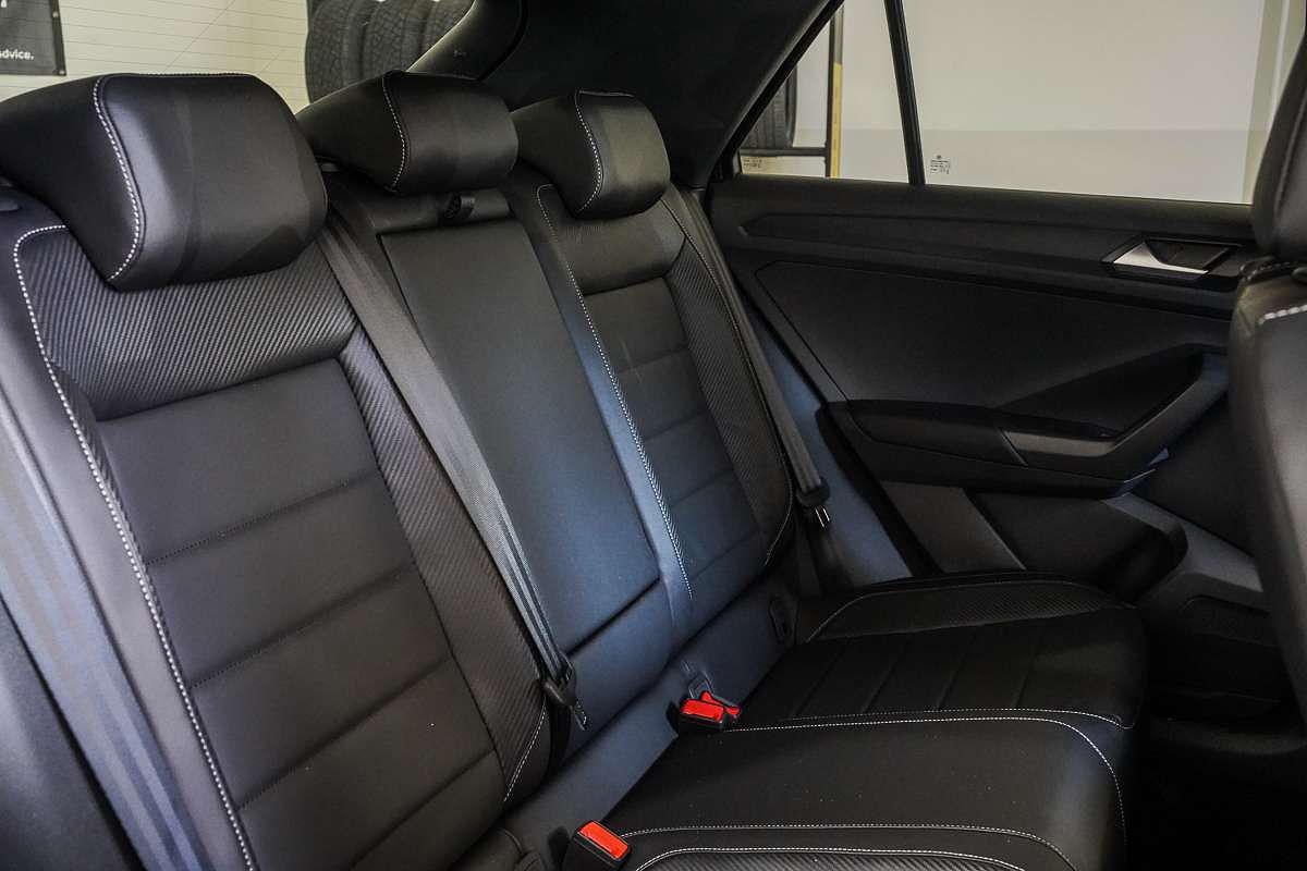 2025 Volkswagen T-Roc 140TSI R-Line D11