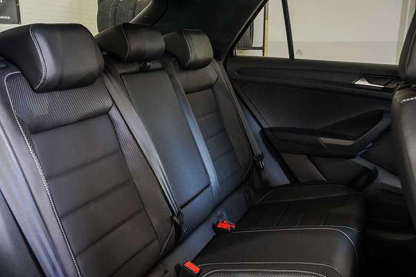 2025 Volkswagen T-Roc 140TSI R-Line D11