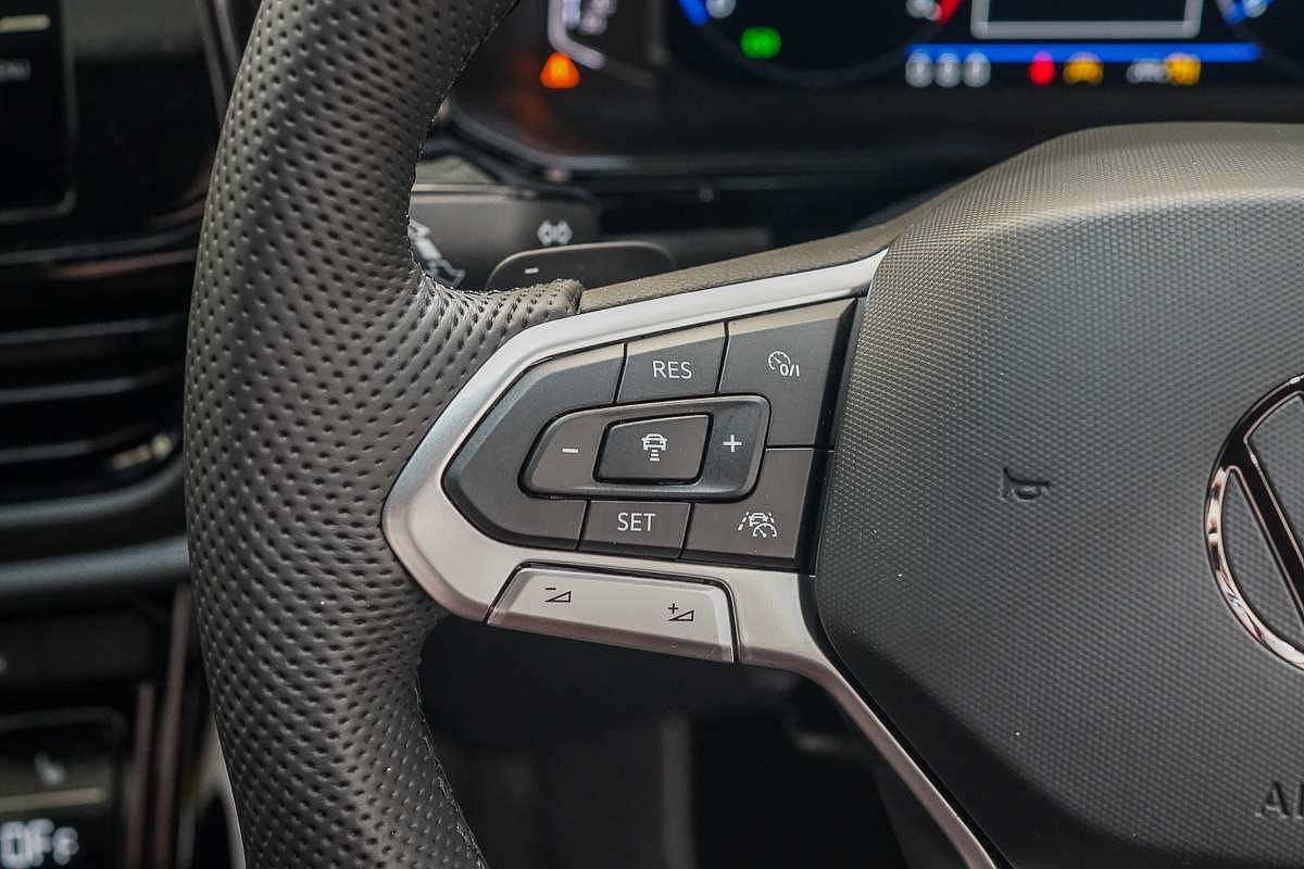 2025 Volkswagen T-Roc 140TSI R-Line D11