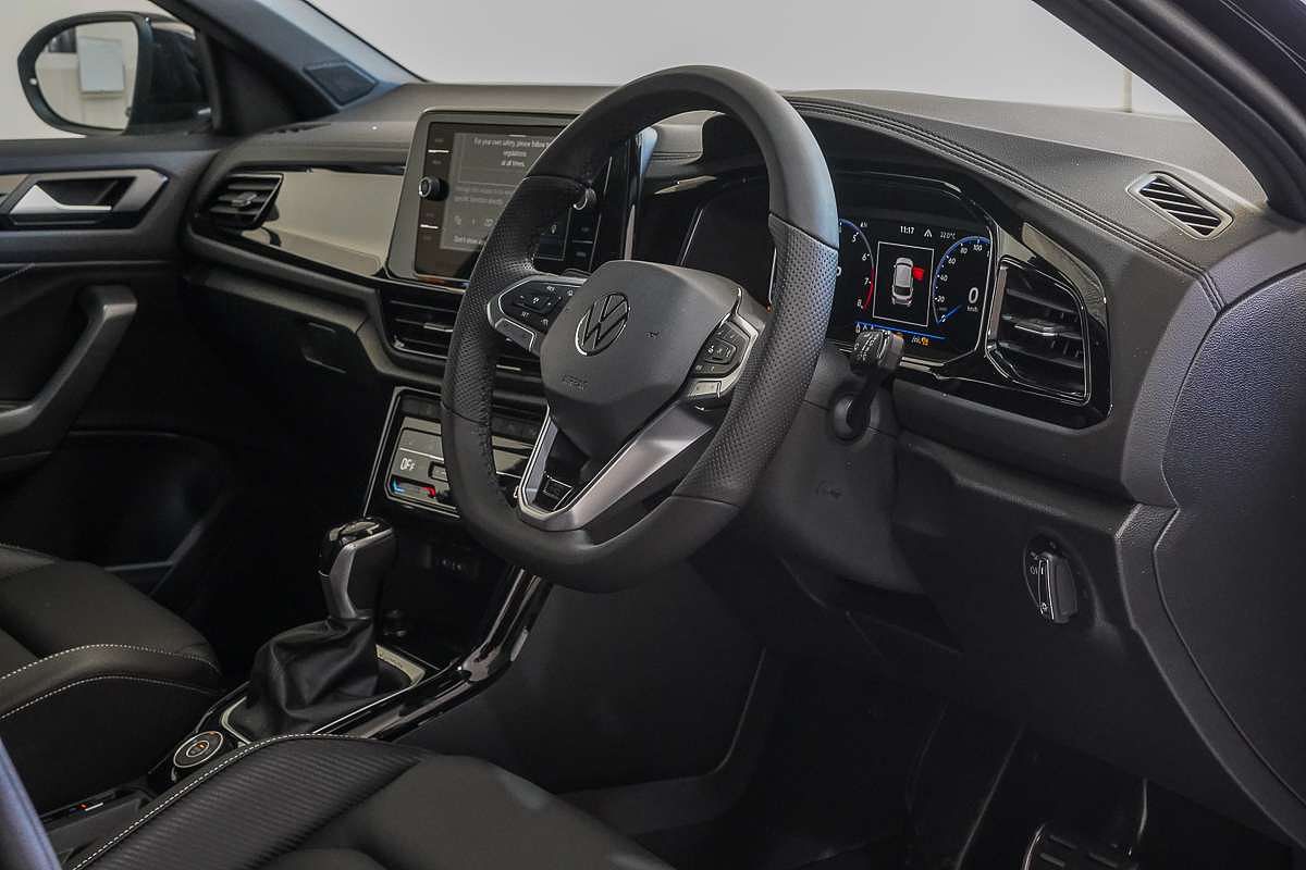 2025 Volkswagen T-Roc 140TSI R-Line D11