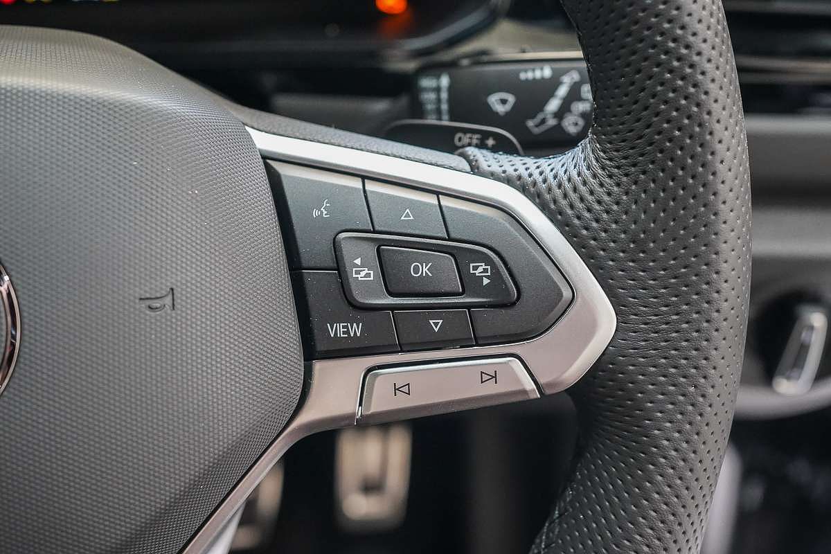 2025 Volkswagen T-Roc 140TSI R-Line D11