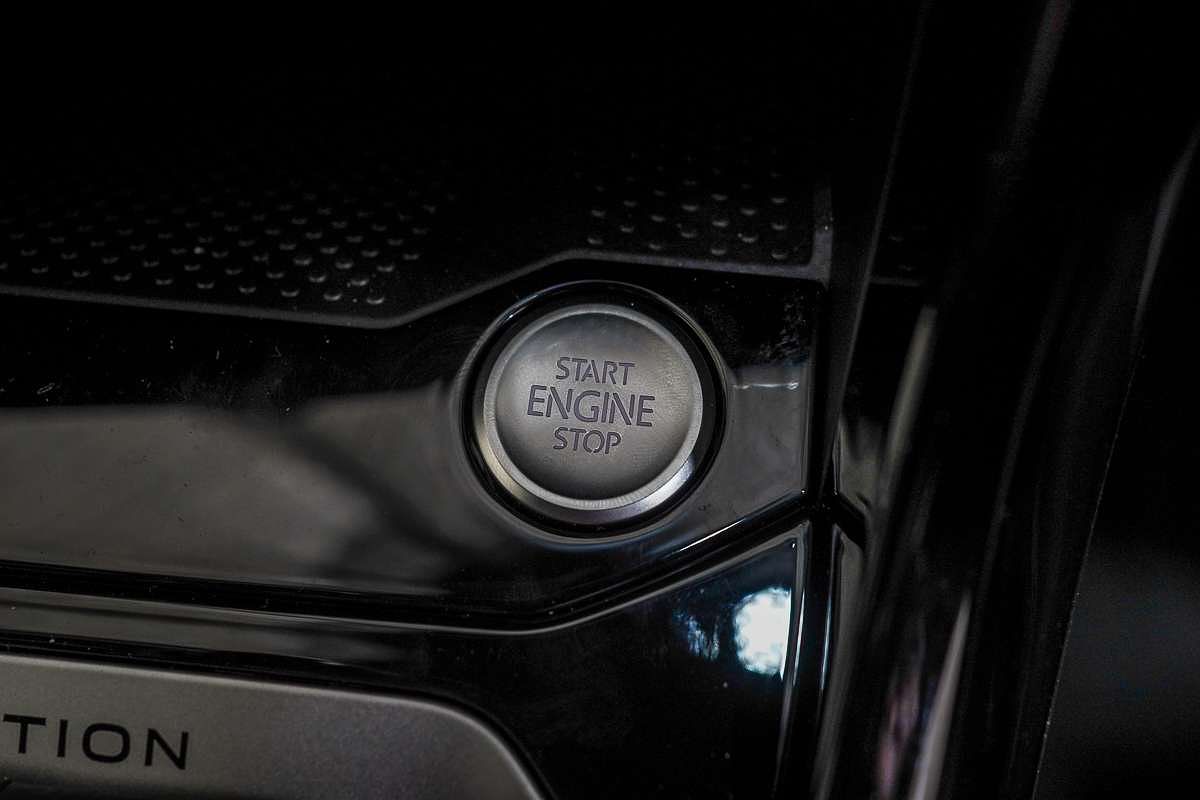 2025 Volkswagen T-Roc 140TSI R-Line D11