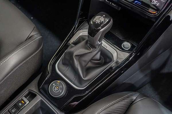 2025 Volkswagen T-Roc 140TSI R-Line D11