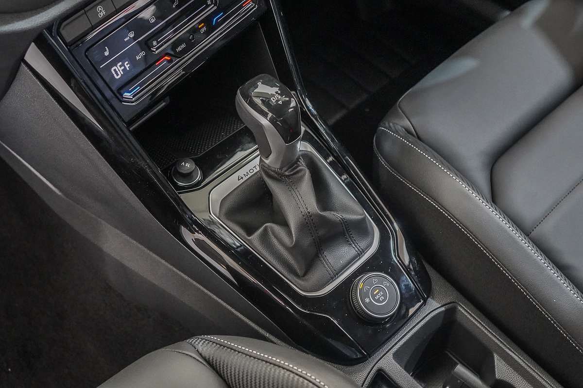 2025 Volkswagen T-Roc 140TSI R-Line D11