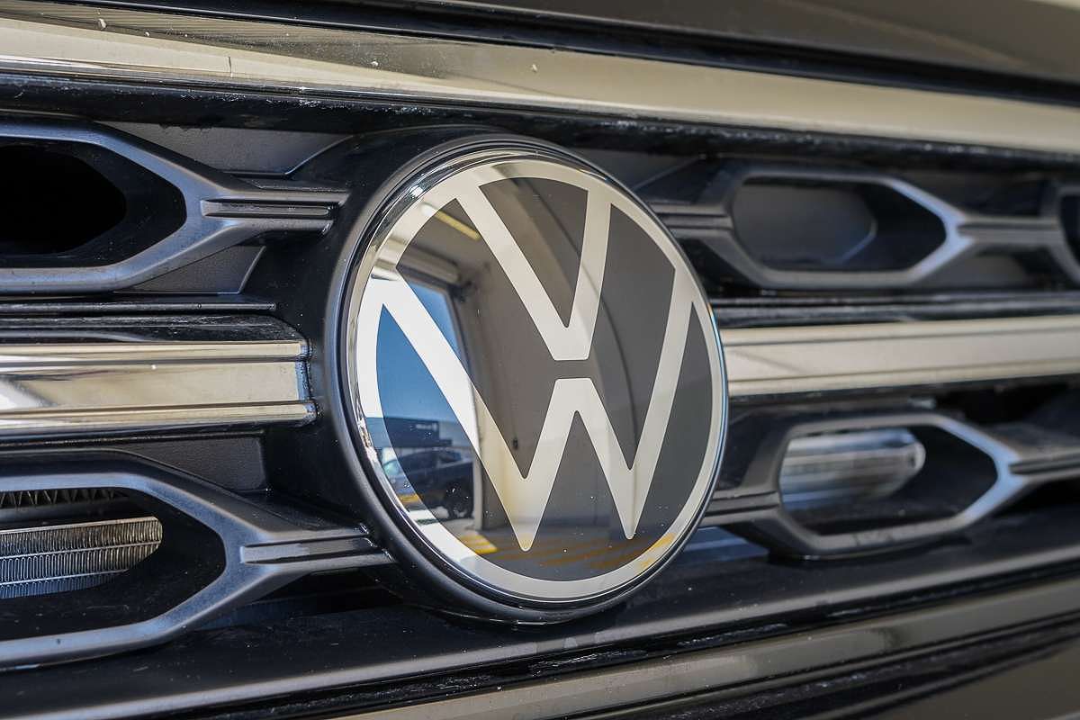 2025 Volkswagen T-Roc 140TSI R-Line D11