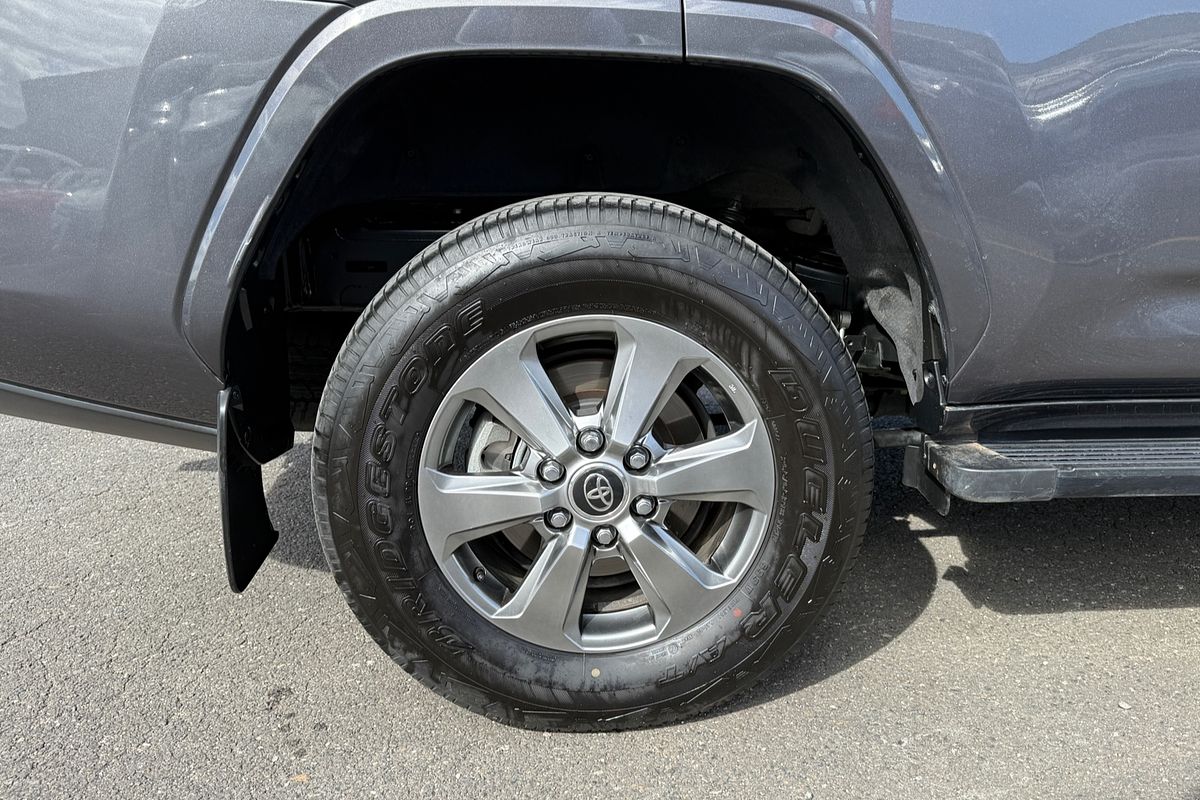 2023 Toyota Landcruiser Sahara FJA300R