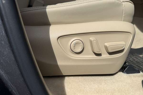 2023 Toyota Landcruiser Sahara FJA300R