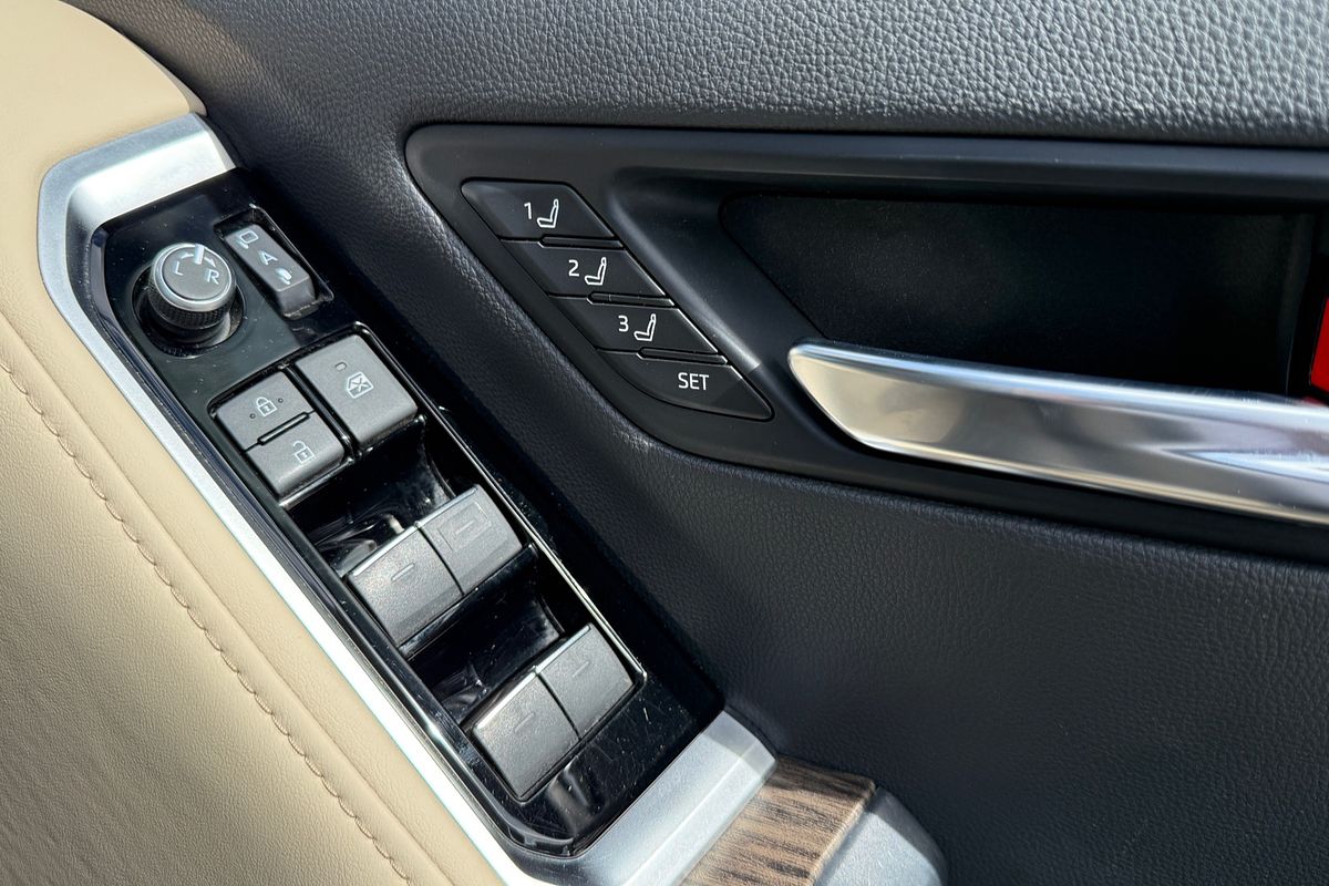 2023 Toyota Landcruiser Sahara FJA300R