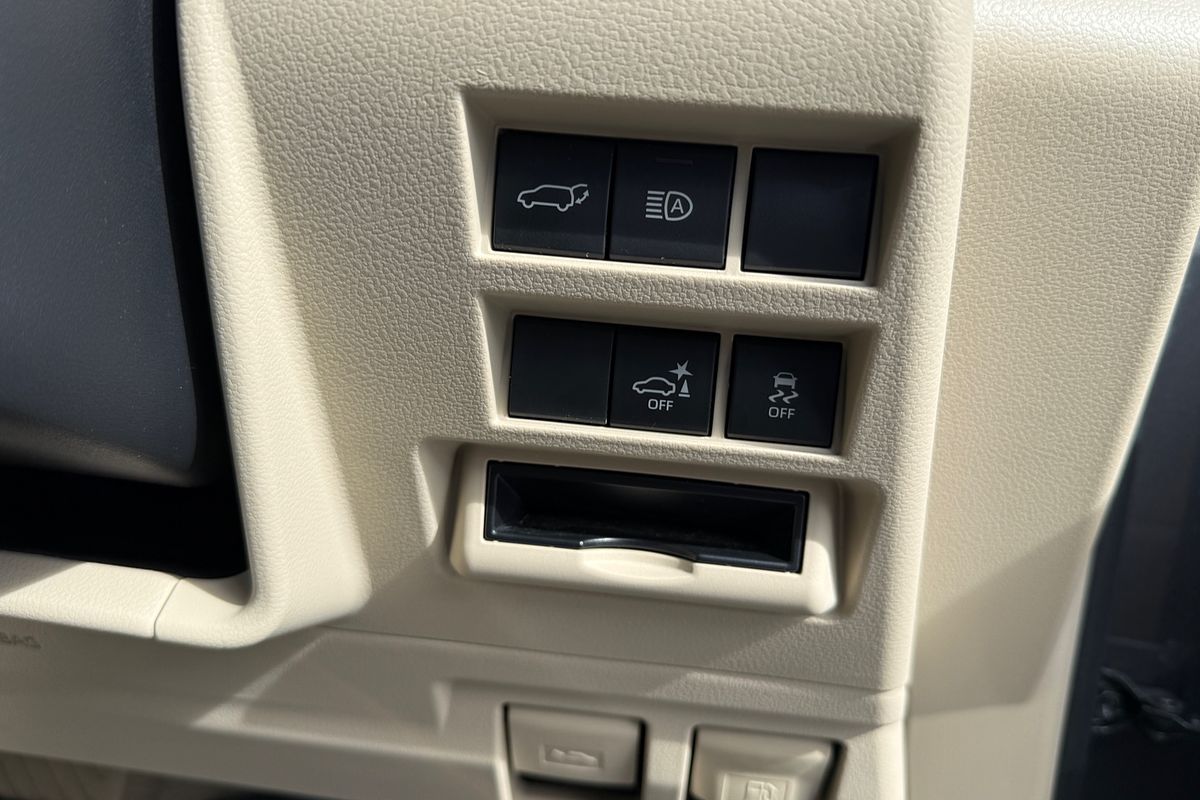 2023 Toyota Landcruiser Sahara FJA300R