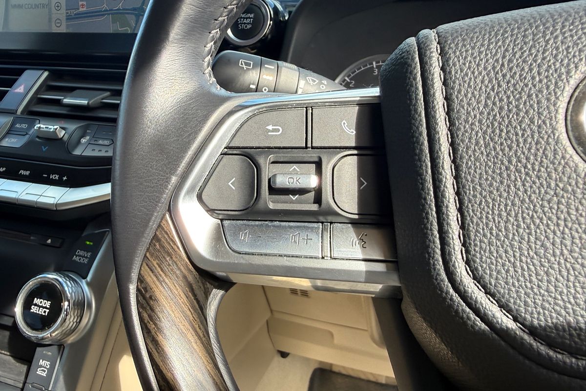 2023 Toyota Landcruiser Sahara FJA300R