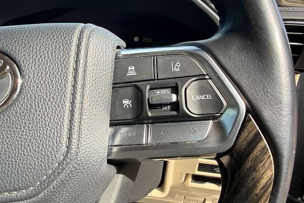 2023 Toyota Landcruiser Sahara FJA300R