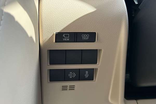 2023 Toyota Landcruiser Sahara FJA300R