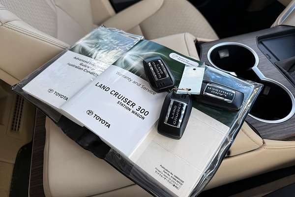 2023 Toyota Landcruiser Sahara FJA300R