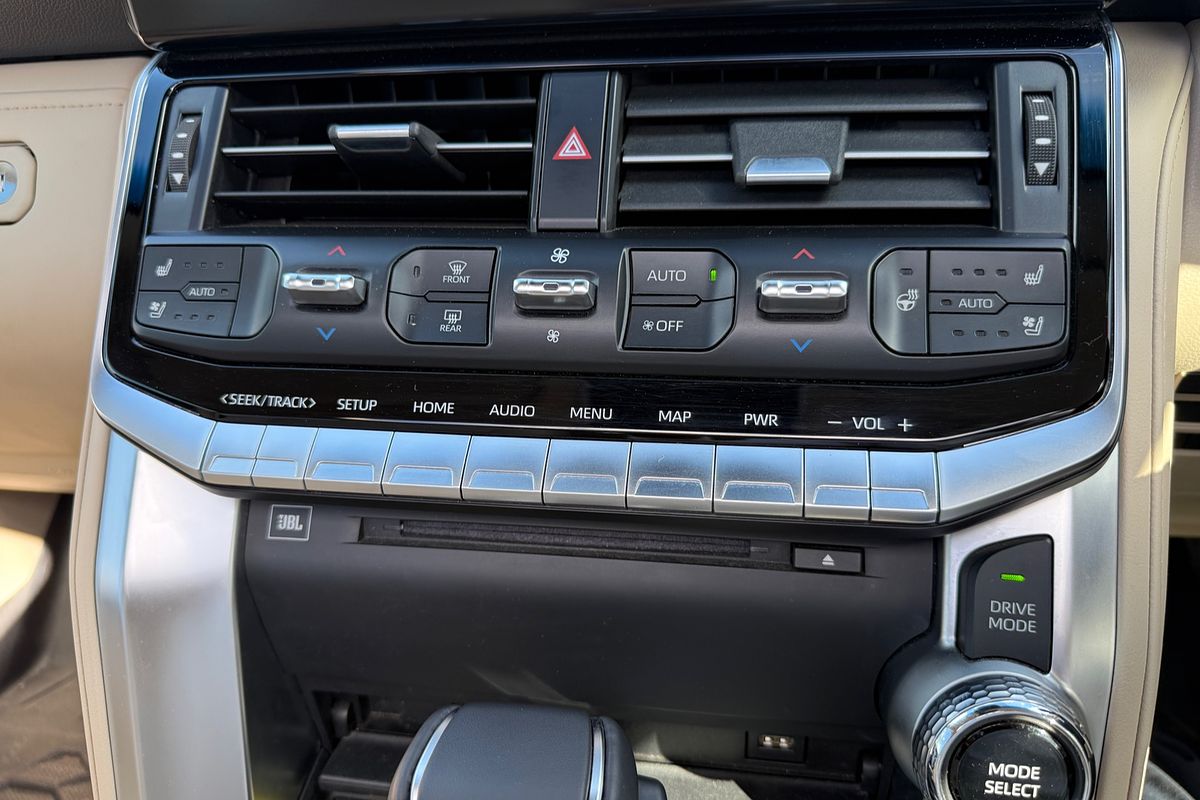 2023 Toyota Landcruiser Sahara FJA300R