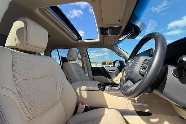 2023 Toyota Landcruiser Sahara FJA300R