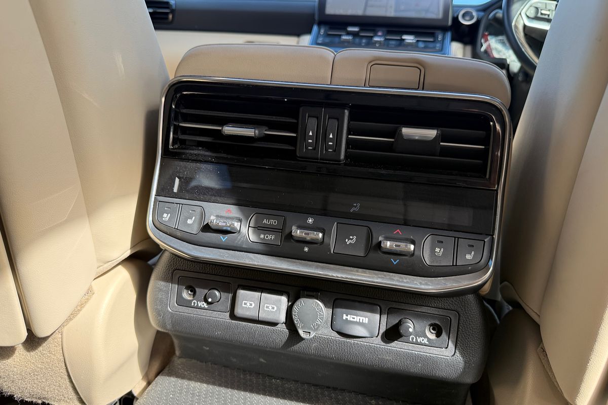 2023 Toyota Landcruiser Sahara FJA300R