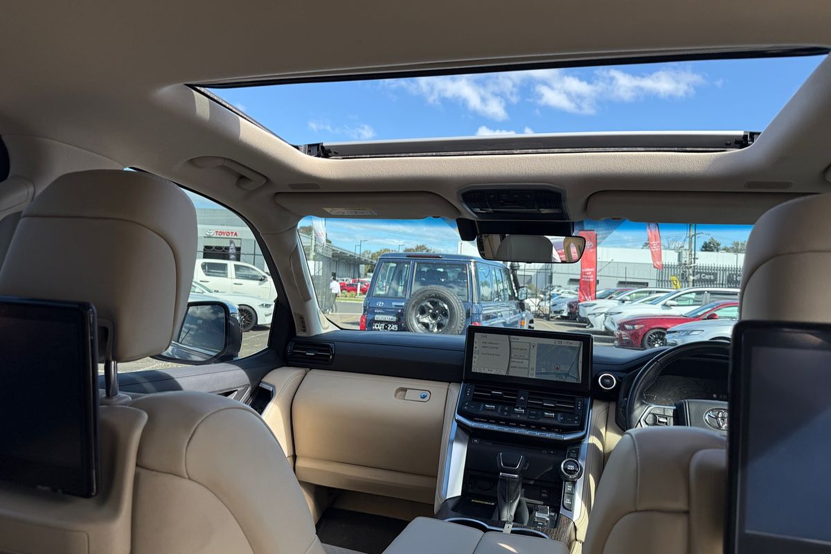 2023 Toyota Landcruiser Sahara FJA300R