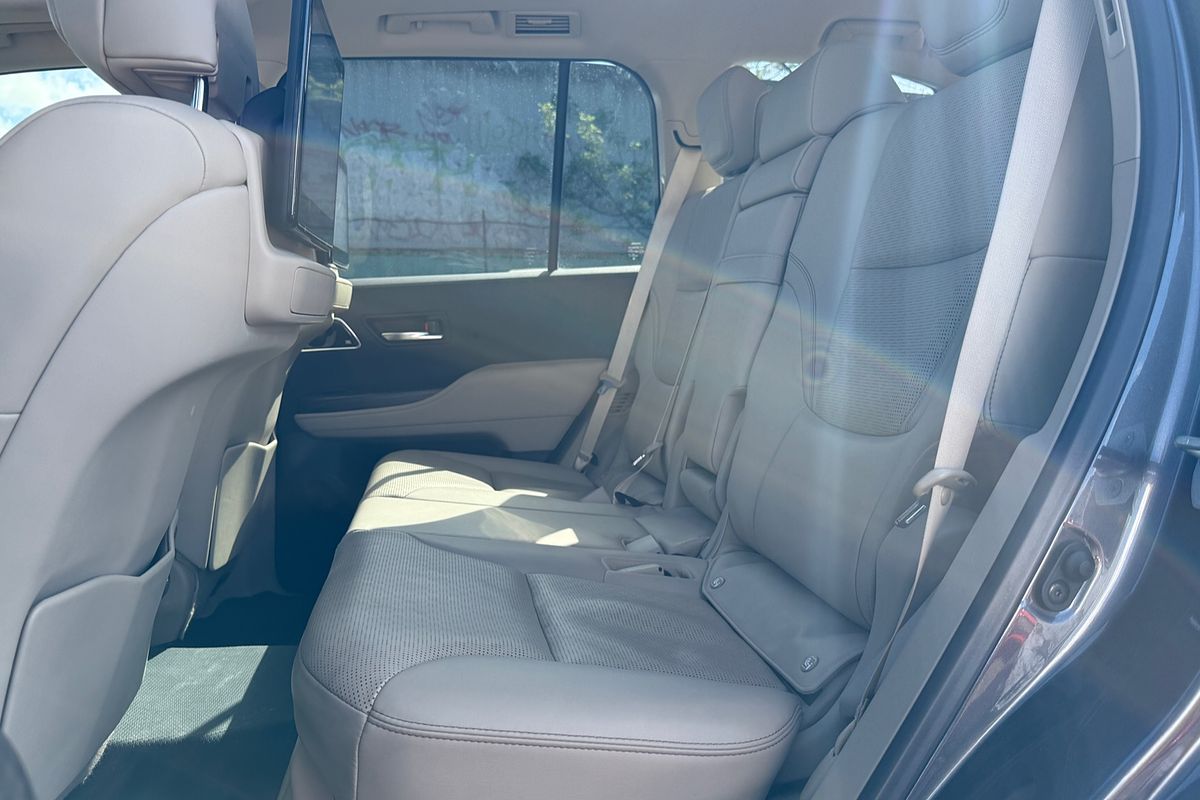 2023 Toyota Landcruiser Sahara FJA300R