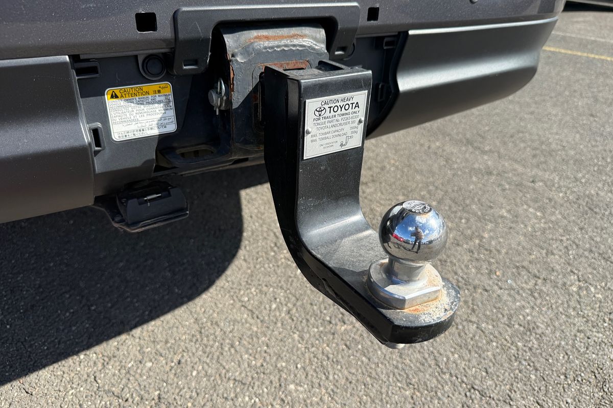 2023 Toyota Landcruiser Sahara FJA300R