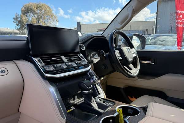 2023 Toyota Landcruiser Sahara FJA300R