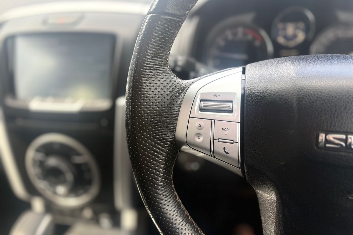 2021 Isuzu MU-X LS-T