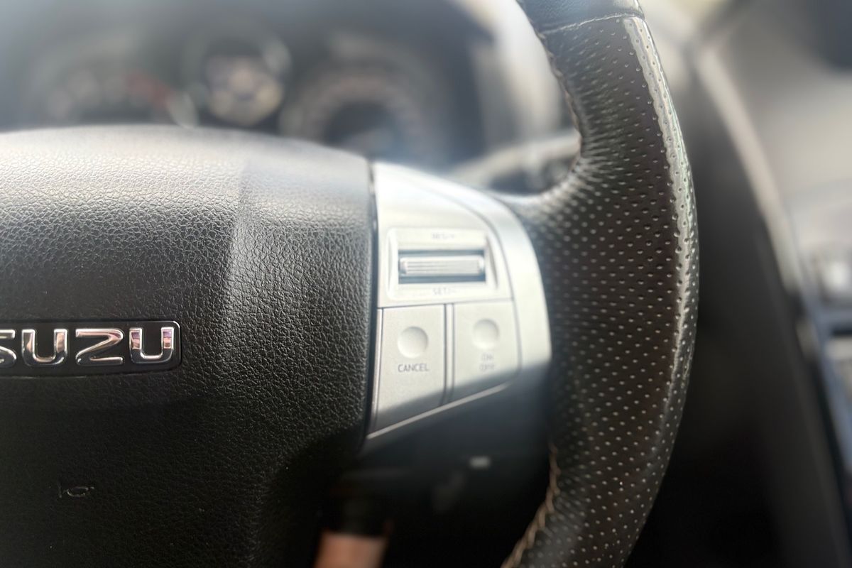 2021 Isuzu MU-X LS-T