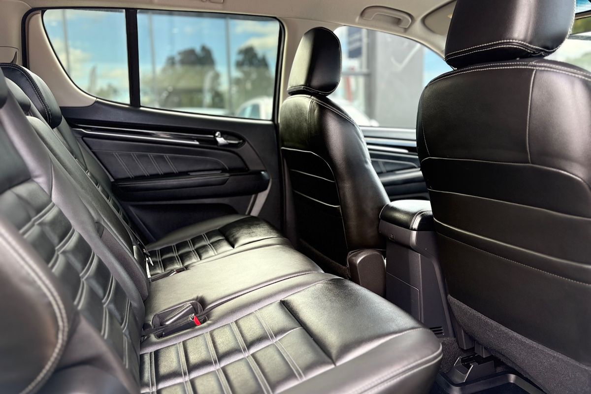 2021 Isuzu MU-X LS-T