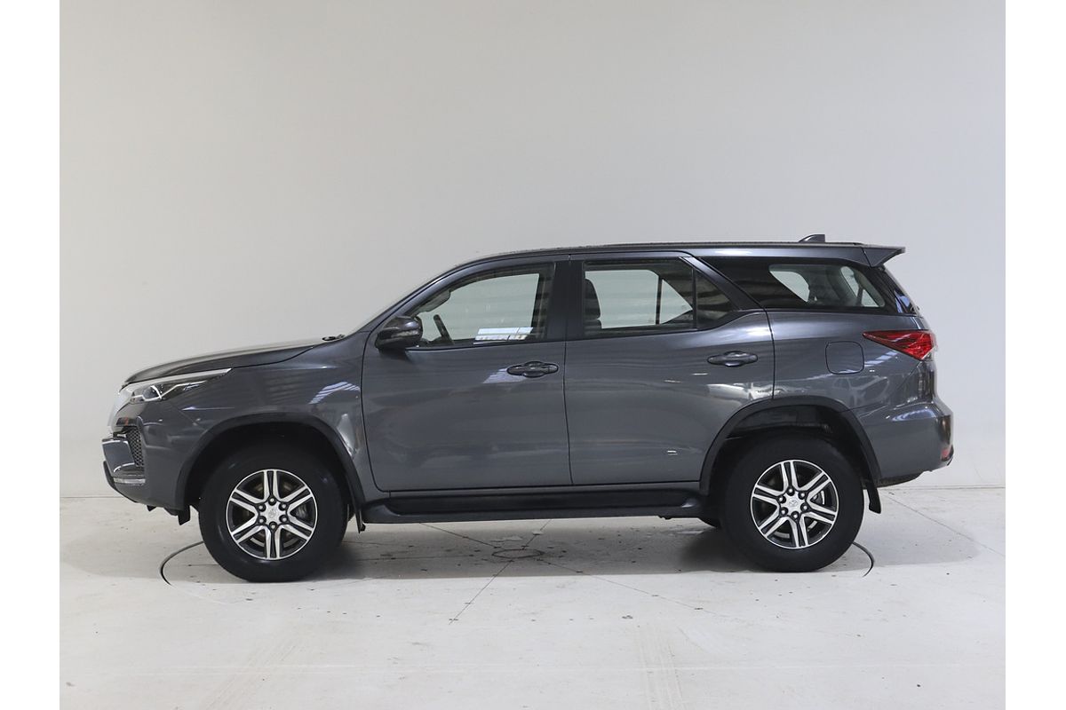 Fortuner GX 2.8L T Diesel Automatic Wagon 2U85950 001