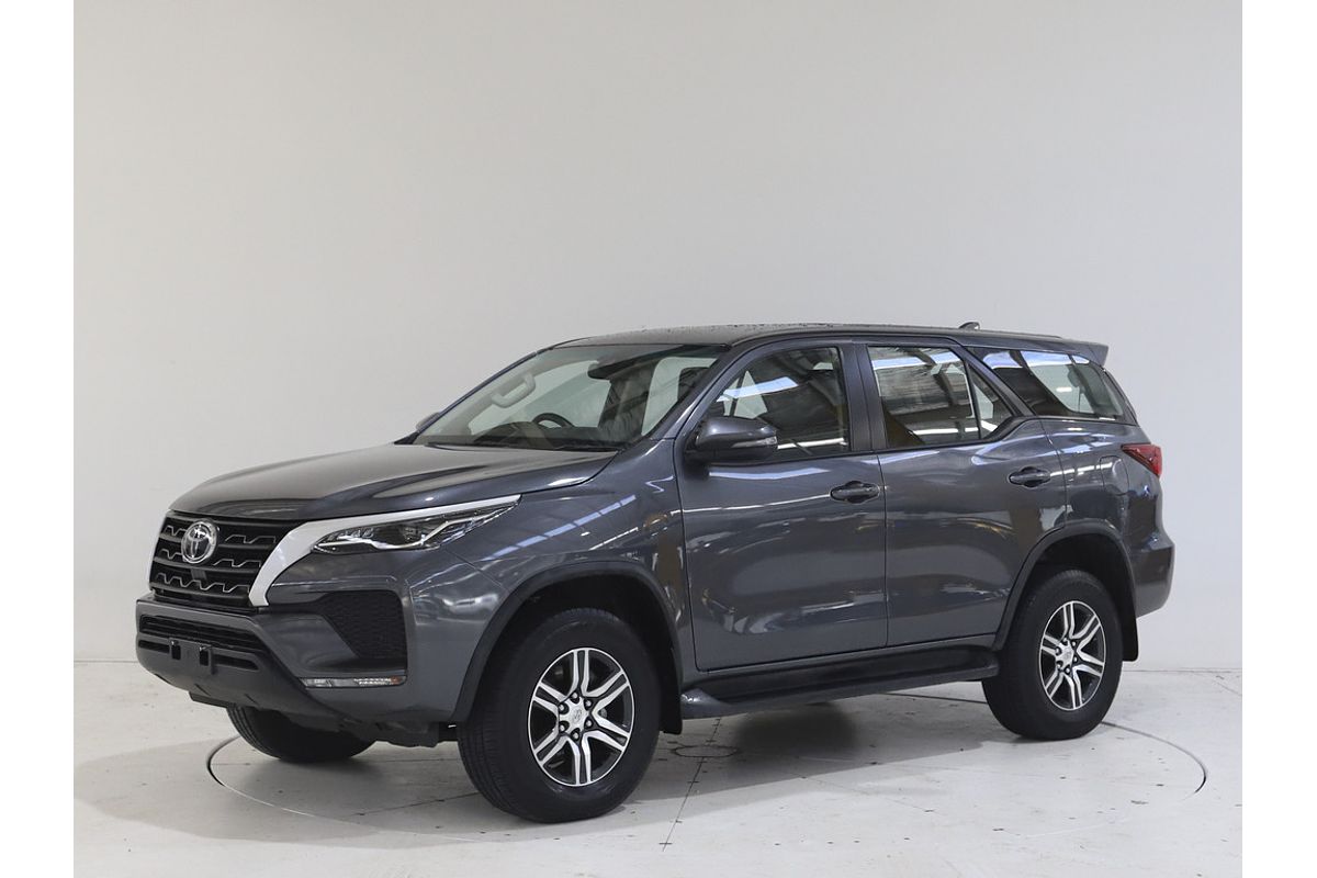 Fortuner GX 2.8L T Diesel Automatic Wagon 2U85950 001