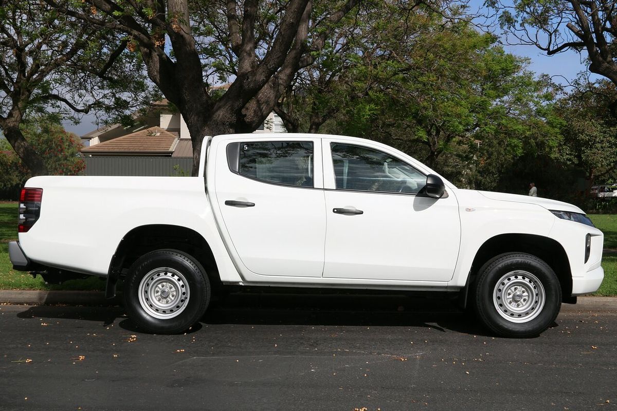 2022 Mitsubishi Triton GLX MR Rear Wheel Drive