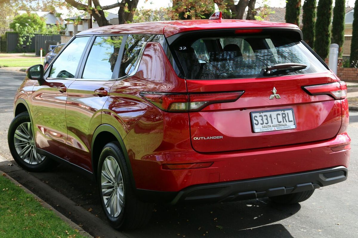 2022 Mitsubishi Outlander ES ZM