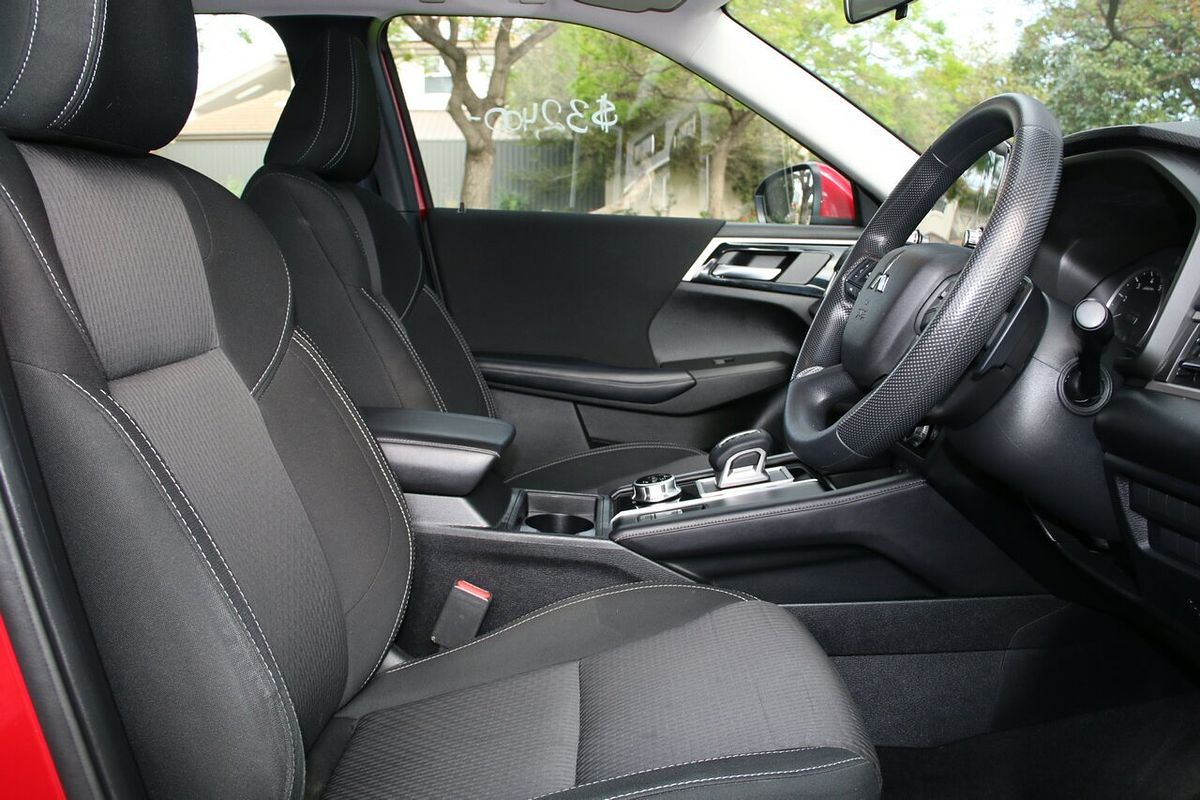 2022 Mitsubishi Outlander ES ZM