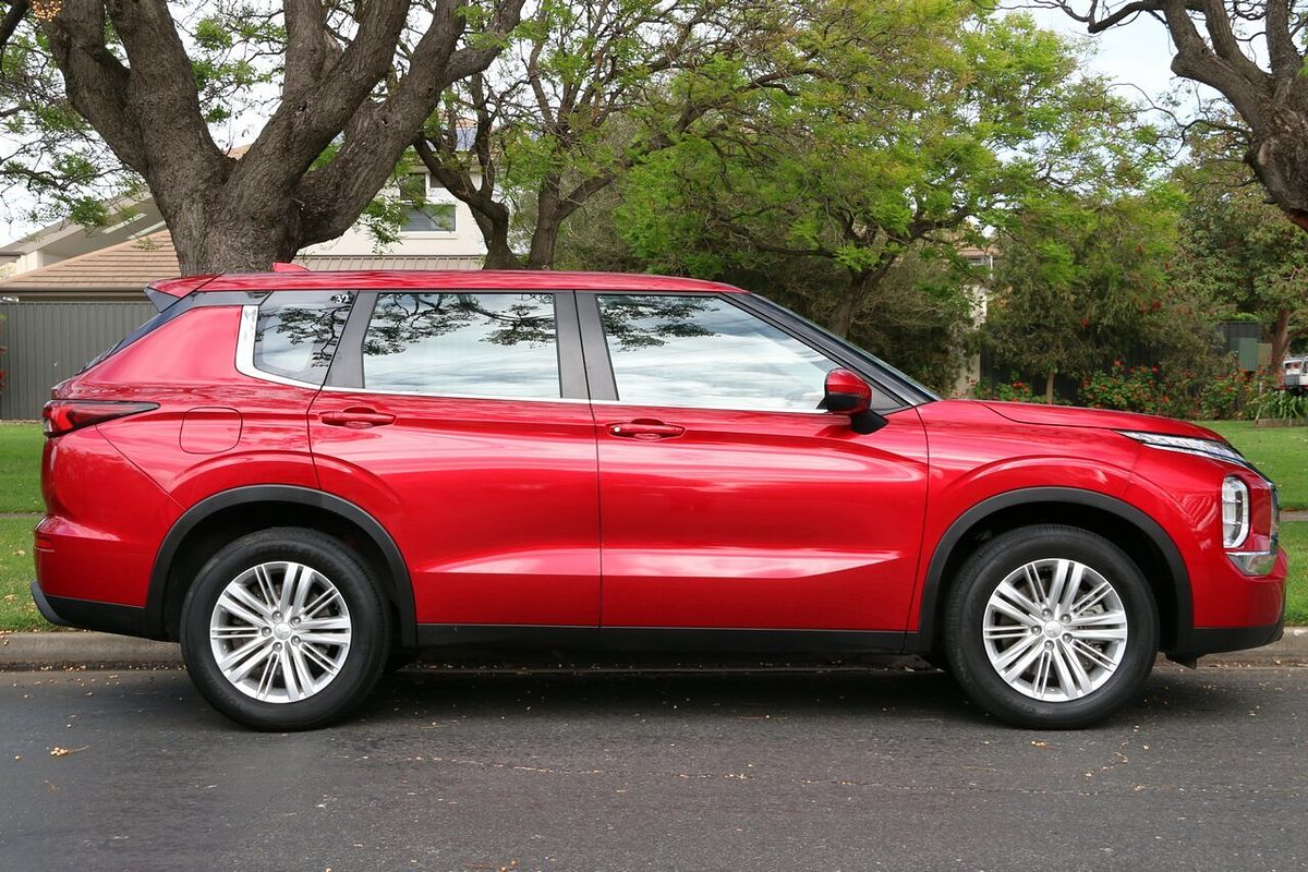 2022 Mitsubishi Outlander ES ZM