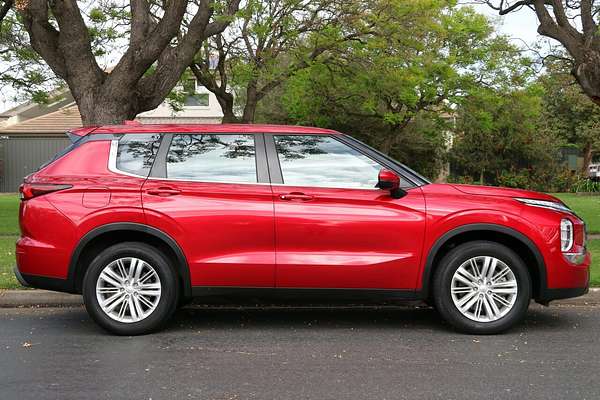 2022 Mitsubishi Outlander ES ZM