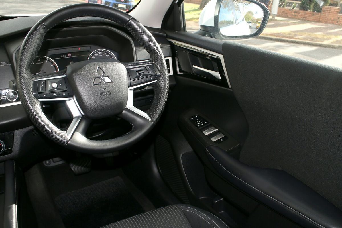 2022 Mitsubishi Outlander LS ZM