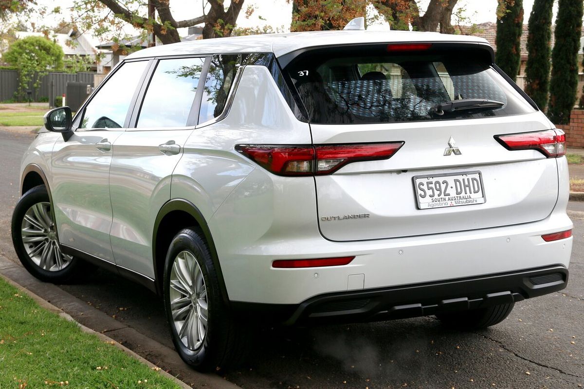 2022 Mitsubishi Outlander LS ZM