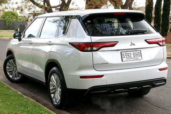 2022 Mitsubishi Outlander LS ZM