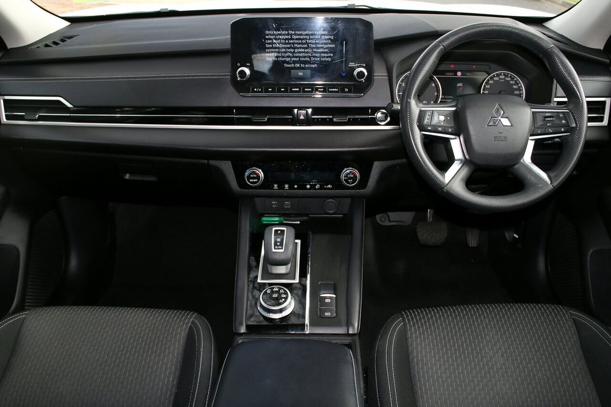 2022 Mitsubishi Outlander LS ZM