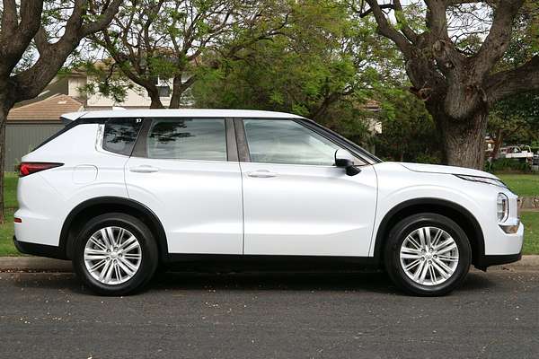 2022 Mitsubishi Outlander LS ZM