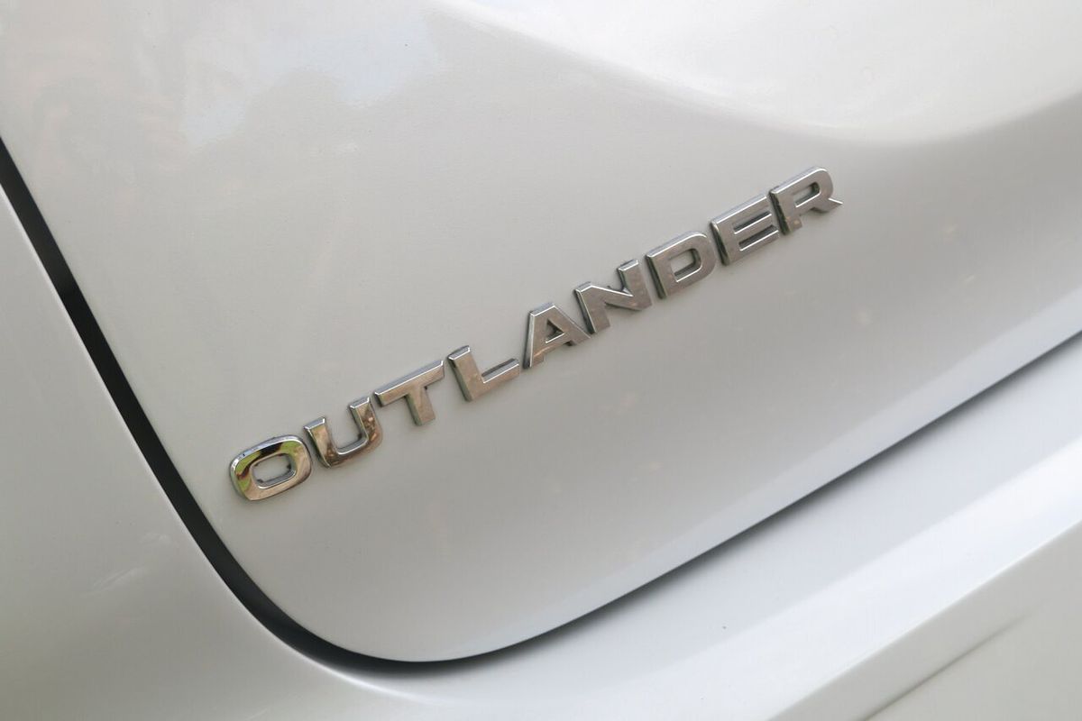 2022 Mitsubishi Outlander LS ZM