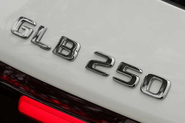 2025 Mercedes-Benz GLB-Class GLB250 X247