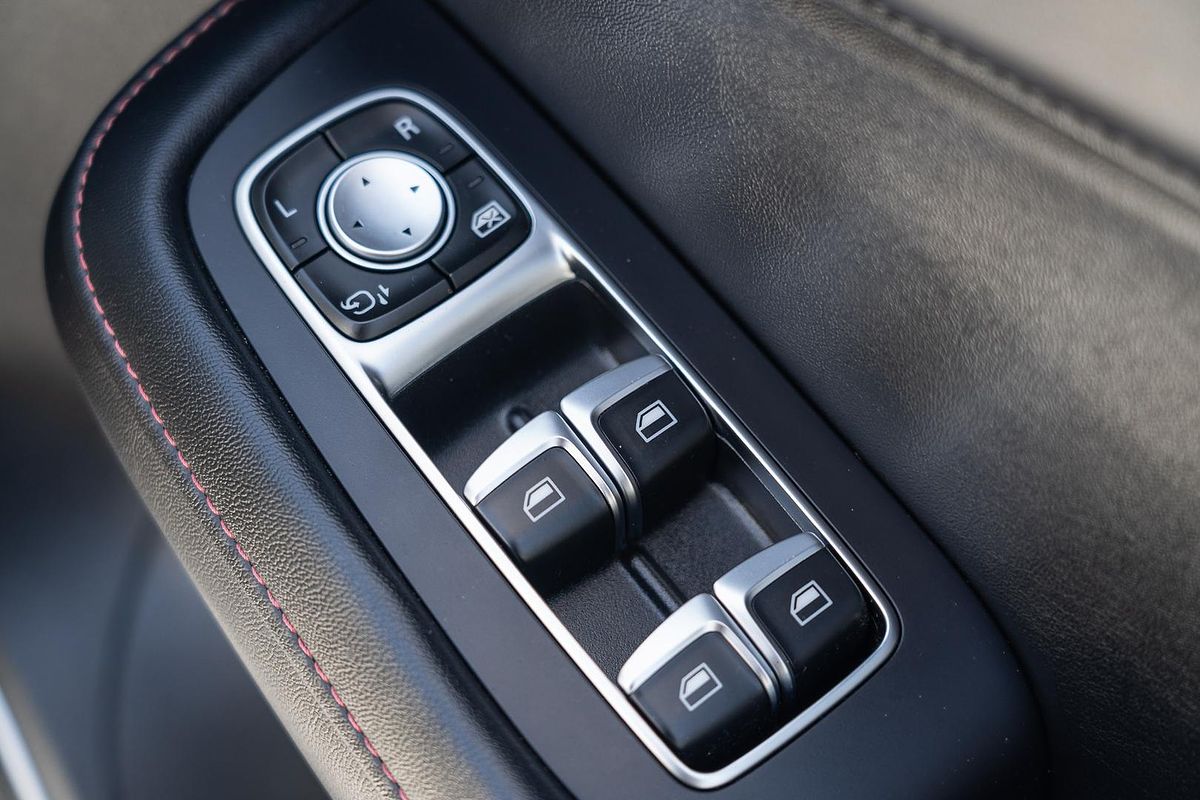 2022 MG HS Core SAS23