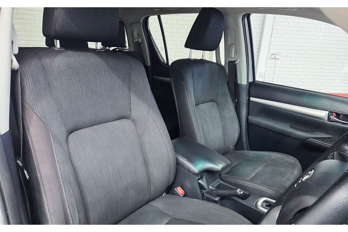 2020 Toyota Hilux SR5 GUN126R 4X4