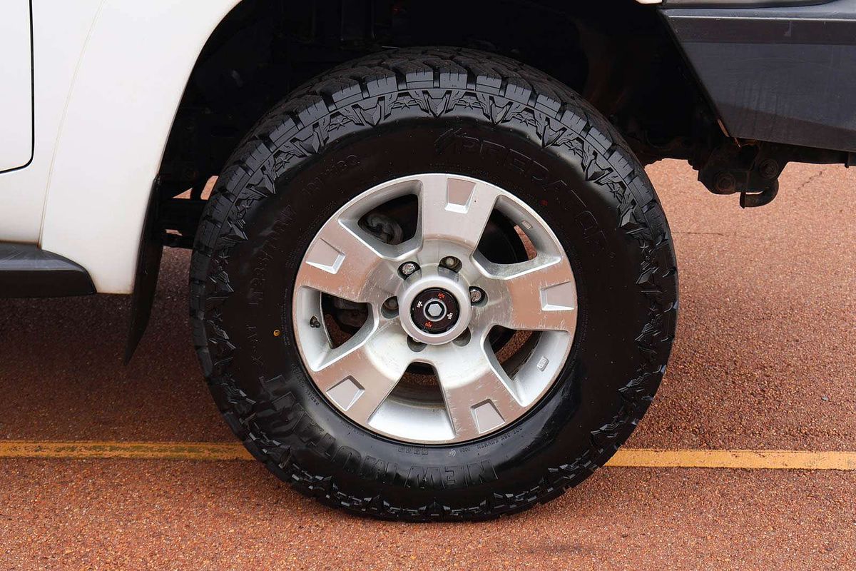 2012 Nissan Patrol ST GU 8