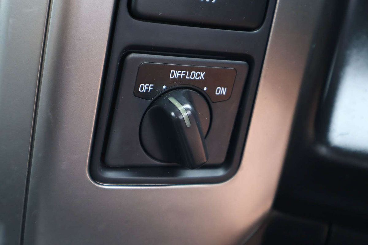 2015 Nissan Patrol ST Y61