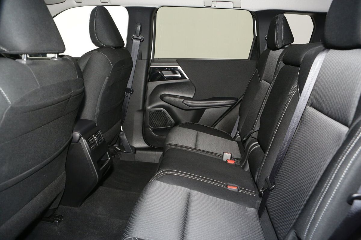 2024 Mitsubishi Outlander LS ZM