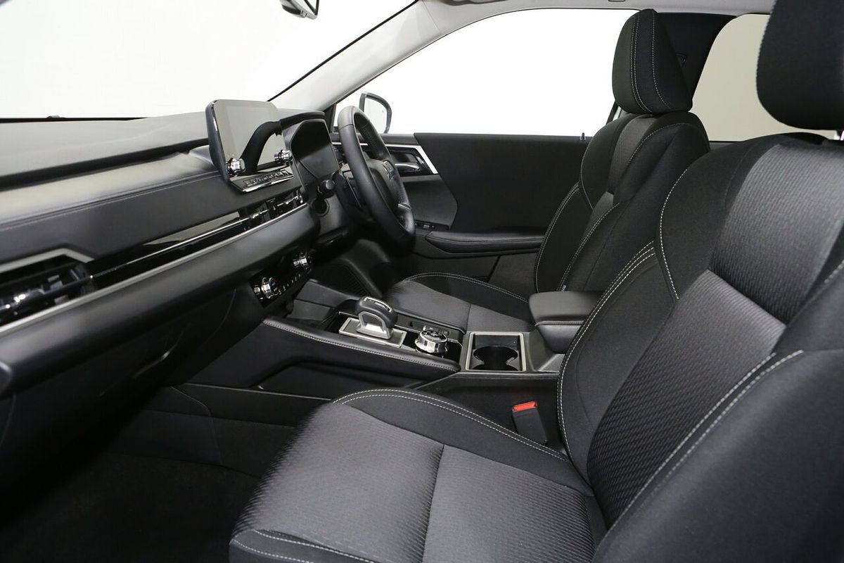 2024 Mitsubishi Outlander LS ZM