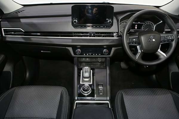 2024 Mitsubishi Outlander LS ZM