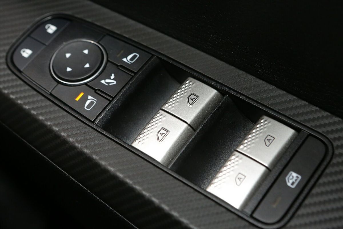2024 Mitsubishi Outlander LS ZM